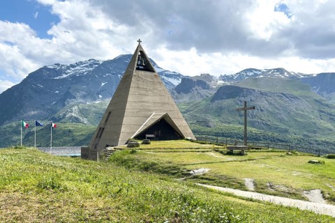Pyramid museum in the form of a stylised pyramid as a museum commemorating the Egyptian campaigns