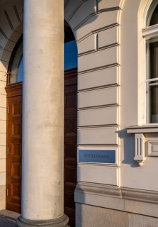 Detail photo, house facade at the entrance to the Bertelsmannhaus, Unter den Linden, Berlin,