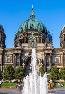 The pleasure garden with the fountain and the Berlin Cathedral, Berlin, Germany