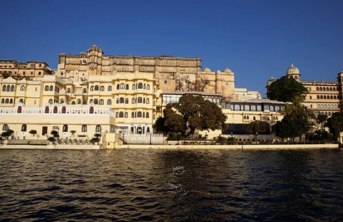City Palace at Lake Pichola in the evening light, Udaipur, Rajasthan, India