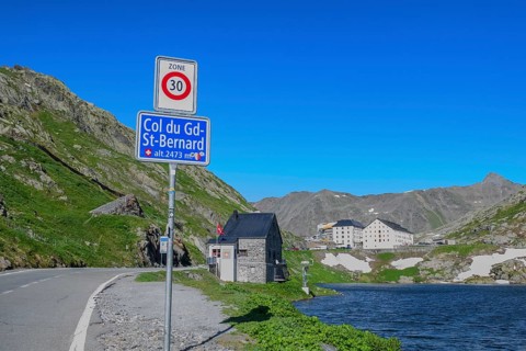 Traffic sign Speed limit sign 30 km/h below information Col du Gd-St.Bernard Grand Saint Bernard