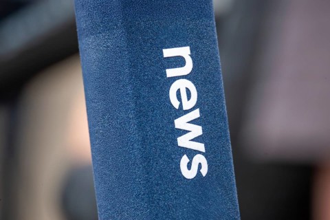 Microphone labelled NEWS (symbolic image)