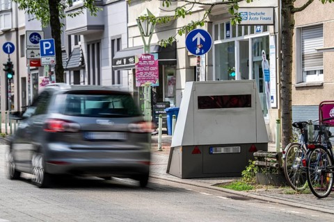 Mobile speed camera system, of the city of Essen, for speed monitoring, speed camera trailer, can