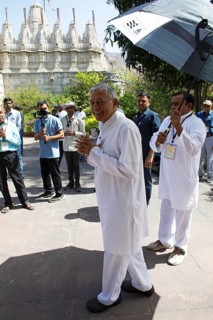 Pujya Deepakbhai, spiritual master, Adinath temple in Ranakpur, Jain temple, Rajasthan, India