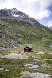 Elberfelderhütte mountain hut in the upper Gössnitztal valley, Wiener Höhenweg, Schober group, Hohe