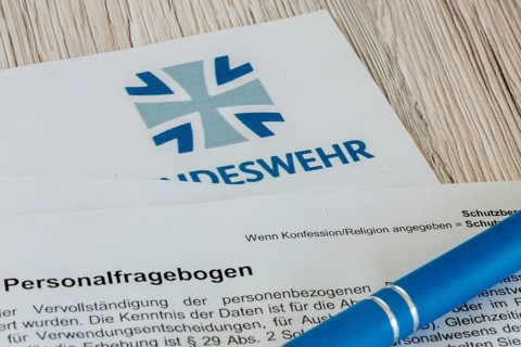 Close-up of a Bundeswehr personnel questionnaire (symbolic image)