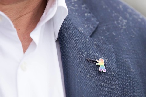 Berlin bear pin in rainbow colours on the jacket of Kai Wegner (Governing Mayor of Berlin) after