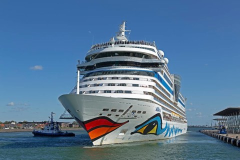 Cruise liner AIDAmar casting off, tugboat, Warnow, Warnemünde, Rostock, Mecklenburg-Western