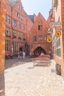 Böttcherstrasse, cultural monument in the old town, House of the Glockenspiel, numerous sights,