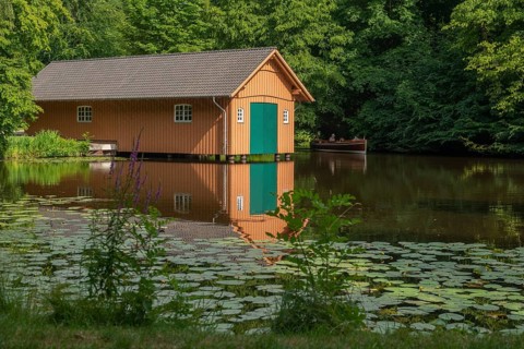 Boathouse at the Meiereisee in the Bürgerpark dating from 1866, passenger ship Marie, round trip,
