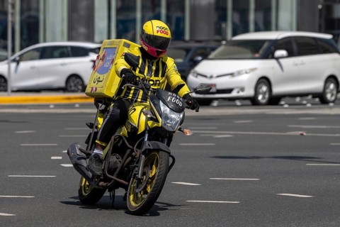 Noon Food motorbike courier, Abu Dhabi, United Arab Emirates