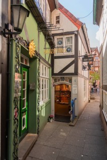 Wedding house and stein zeit, desert site, renovated Schnoor district with small shops, galleries,