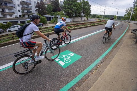 New cycle lane between Stuttgart and Degerloch. A 600 metre cycle lane has been created in the