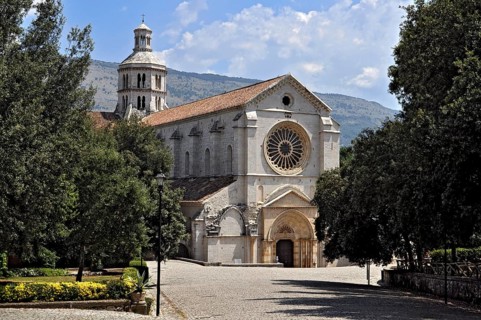 Main façade with rose window and portal, crossing tower, Gothic basilica of the Cistercian abbey of