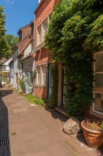 Schmaler Weg Hinter der Balge, renovated Schnoor neighbourhood with small shops, galleries,