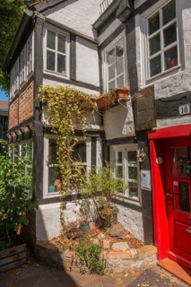 Schmaler Weg Hinter der Balge 10, half-timbered house built around 1600, two-storey eaves house,