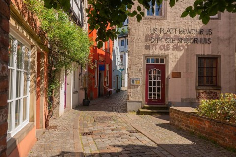 Renovated Schnoor district with small shops, Institute for Low German, Low German, galleries,