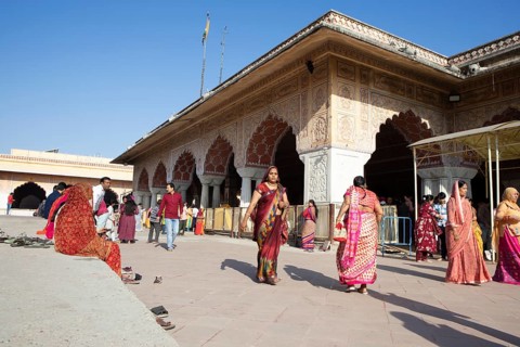 Colourfully dressed Indians at the Govind Dev Ji Hindu temple in the old town, Jaipur, Rajasthan,