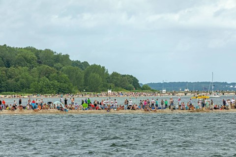 People watching the windjammer parade, Kieler Woche, Kiel Fjord, Kiel, Schleswig-Holstein, Germany