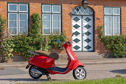 Scooter, house, window, door, KanalstraÃŸe, Holtenau, Kiel, Schleswig-Holstein, Germany