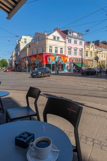 Ostertorsteinweg shopping street in the Ostertor district, car traffic, tram tracks, bicycles, wide
