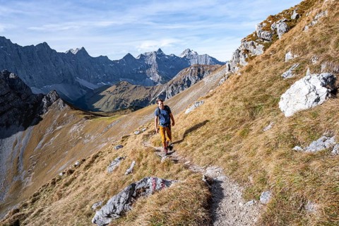 Mountaineers on a hiking trail at the Gamsjoch, picturesque mountain landscape in autumn, view of