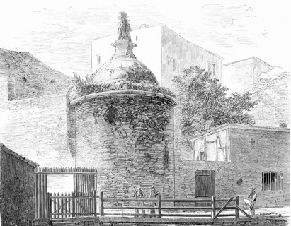 The Wusterhausen Bear or Wusterhausen Bear, a small tower in the KÃ¶llnischer Park at the