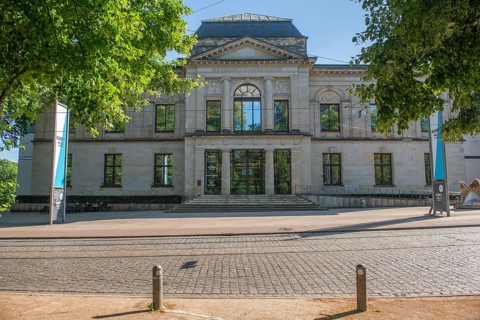Bremer Kunsthalle, art museum am Wall, cultural monument, ramparts, inscription Den Bildenden