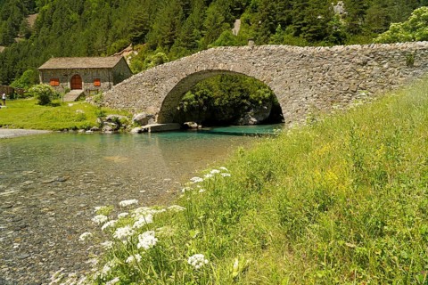 The Romanesque bridge Puente RomÃ¡nico de San NicolÃ¡s de Bujaruelo over the River Ara in the