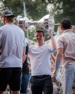 Players of the EisbÃ¤ren Berlin at the Berliner Rundfunk 91.4 Open Air in the Berlin ParkbÃ¼hne