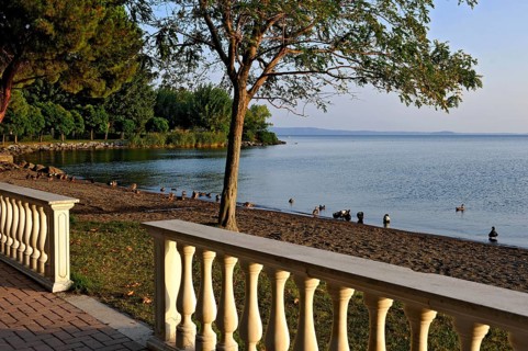Lake promenade, balustrades, beach with ducks, Lake Bolsena, Lago di Bolsena, volcanic crater lake,