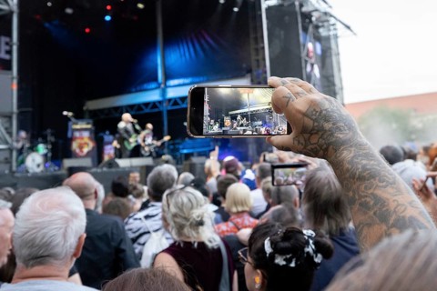 Audience, Smartphone, Detail, Stiff Little Fingers, punk rock band, Northern Ireland, open air at