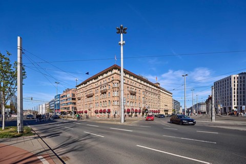 Le Méridien Grand Hotel Nuremberg, Marriott Hotels, traffic area, road markings, lanes, historic