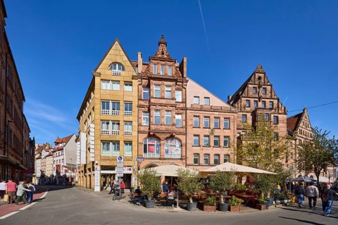 Historic buildings, houses, facade, windows, gable, outdoor area, gastronomy, sunshades, flower