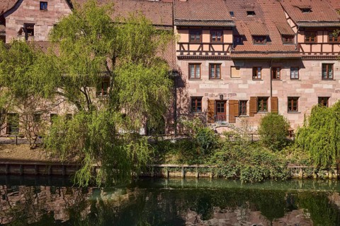 Old town, river Pegnitz, Babylon willow (Salix babylonica), historic buildings, roofs, red roof