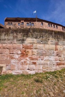 Imperial Castle, sandstone wall, castle wall, castle, flag, blue sky, cirrostratus clouds, Am