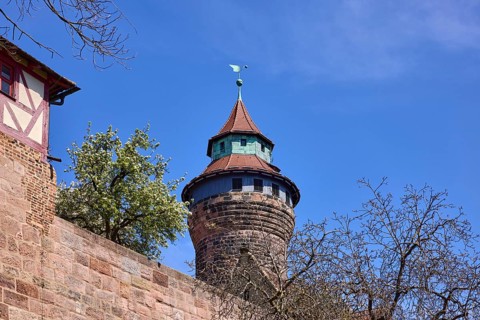 Kaiserburg, Sinnwell Tower, round tower, castle, castle wall, trees, blossoming tree, blue sky,