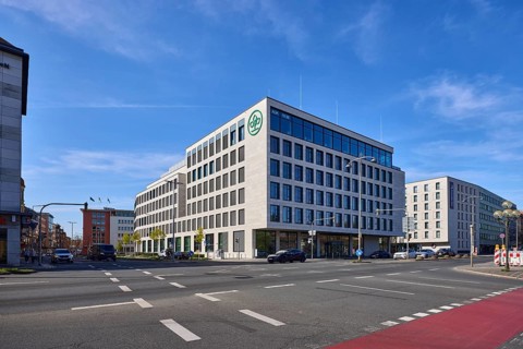 AOK Bayern office Nuremberg, modern architecture, blue sky, cirrostratus clouds, intersection