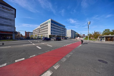AOK Bayern branch office Nuremberg, modern architecture, pedestrian crossing with traffic lights,