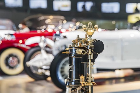 Diesel engine based on the pre-chamber principle. The Mercedes-Benz Museum in Stuttgart presents a