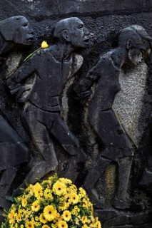 Bittermark memorial, memorial site, detail with wreath of flowers for the memorial service on Good