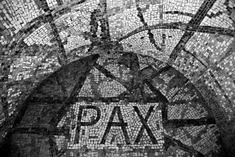 Bittermark memorial, memorial site, detail of the crypt with the word PAX, artist Léon Zack,