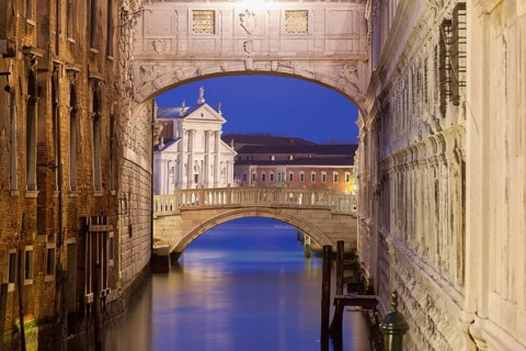 The connection from the Doge's Palace to the new prison, the Bridge of Sighs (Il ponte dei