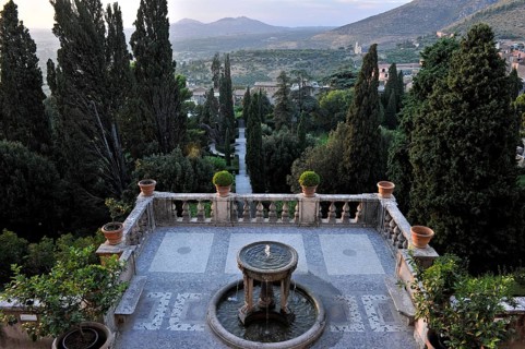 Terrace with fountain, Renaissance garden of the Villa d'Este, water features, fountains, UNESCO