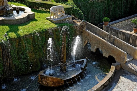 Fontana della Rometta e di Roma fountain with Roman she-wolf, Renaissance garden of Villa d'Este,