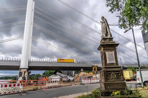 New construction of the motorway bridge Neuenkamp of the A40, over the Rhine near Duisburg, the