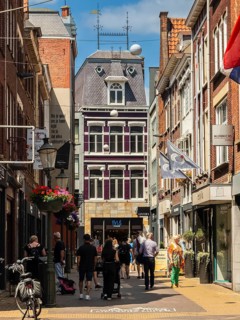 Many passers-by in the city centre of Venlo, Netherlands