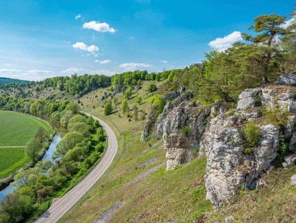 AltmÃ¼hl with rock formation Twelve Apostles in spring, AltmÃ¼hltal, near Solnhofen, Middle