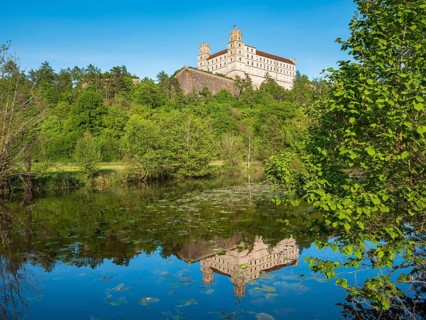 Willibaldsburg Castle is reflected in the River AltmÃ¼hl, AltmÃ¼hltal, EichstÃ¤tt, Upper Bavaria,