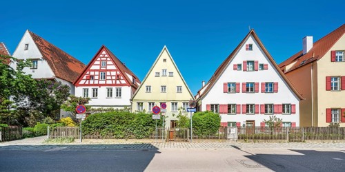 Row of houses in the Gerberviertel in the historic old town, Nördlingen, Bavaria, Germany